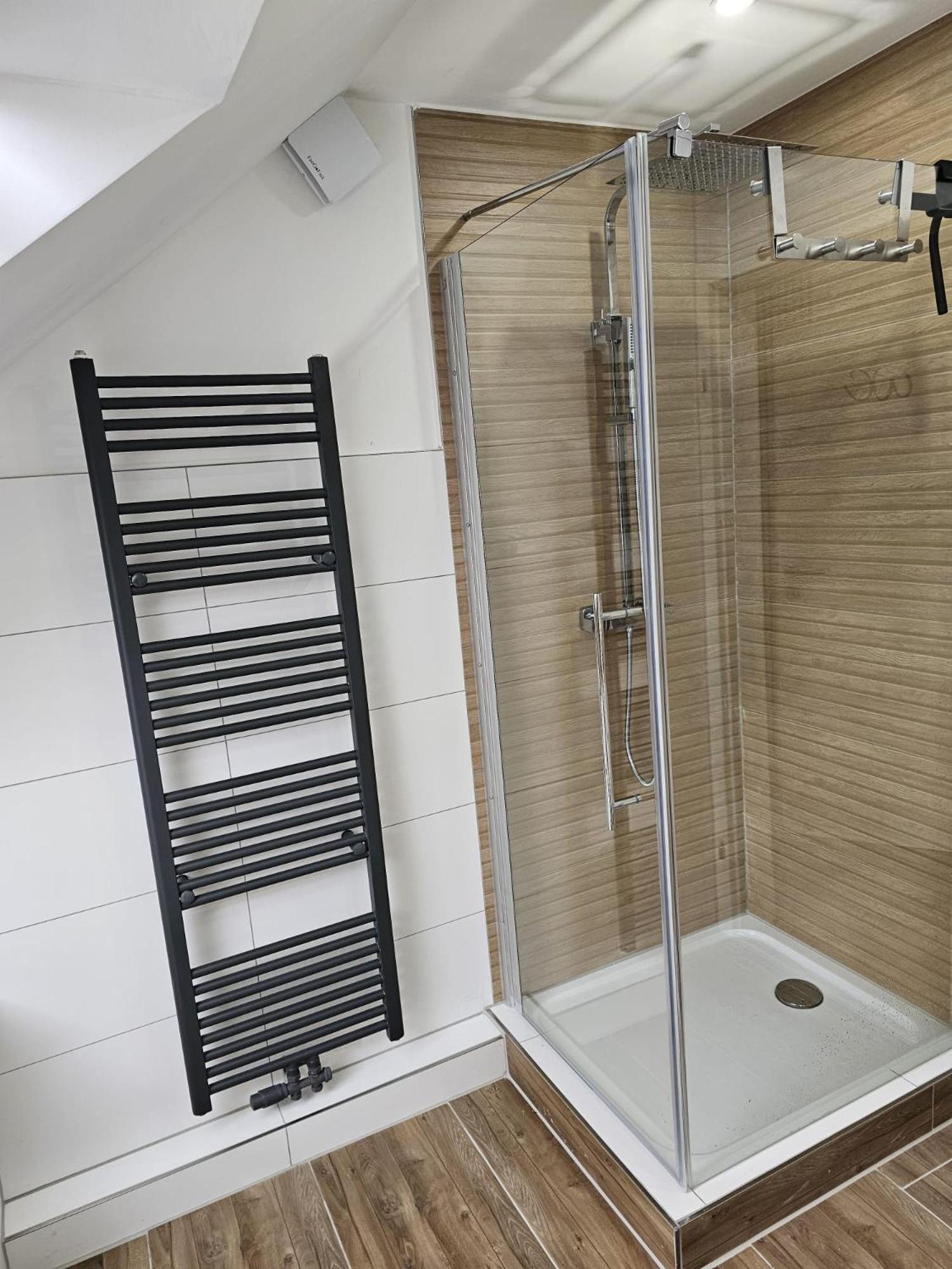 Tautraum Suite Mit Whirlpool Und Gruenem Ausblick Wilhelmshaven Kültér fotó